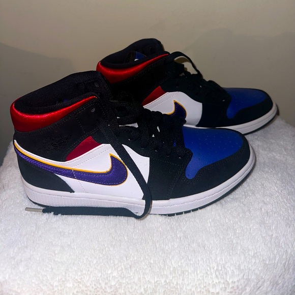 2019 Air Jordan 1 Mid SE 'Rivals' - Picture 1 of 3